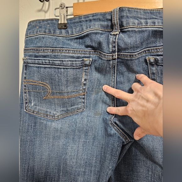 American Eagle Favorite Boyfriend Jeans - Picture 3 of 12